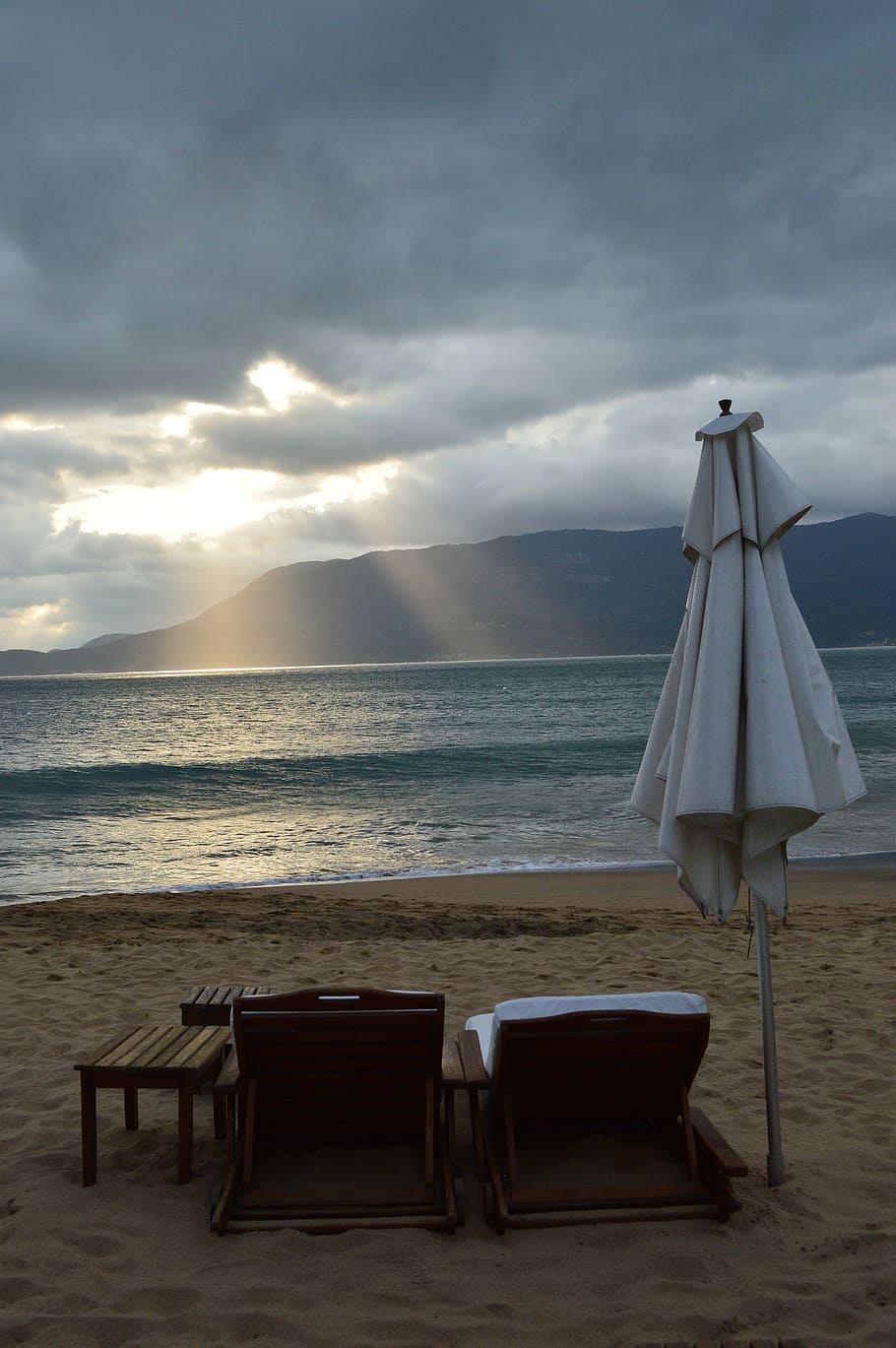 beach, mar, light, banks, sol, umbrella, sand, sea, chair, vacations HD wallpaper