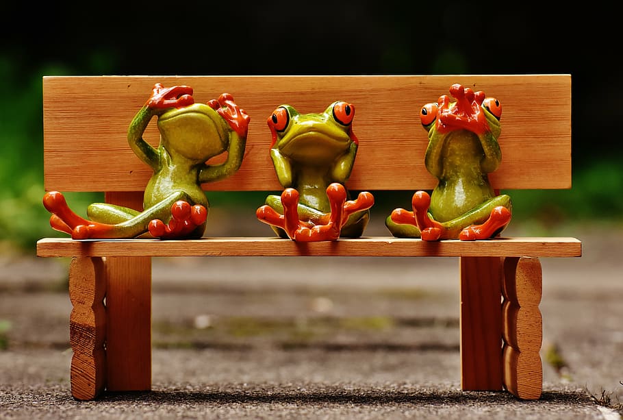 three wise frog figurrines, frogs, not see, not hear, do not speak