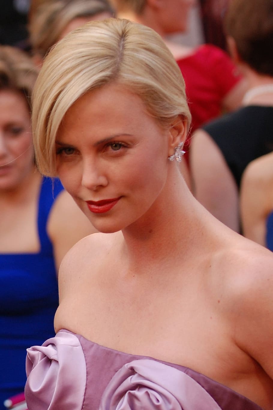 selective focus photography of women's pink strapless dress, charlize theron, HD wallpaper