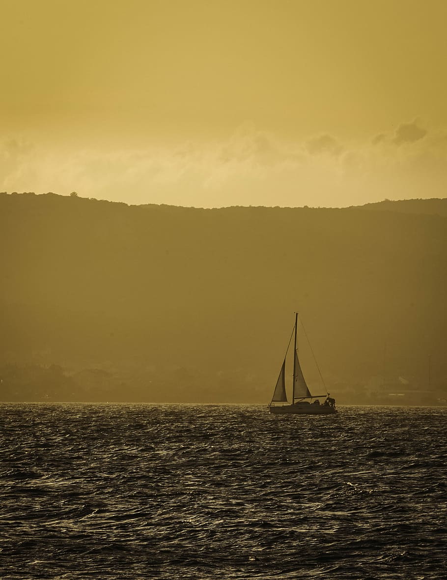 boat on water, sail boat on body of water, ocean, sunset, dusk HD wallpaper