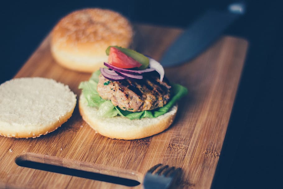 Shallow Focus Photography of Burger Sandwich Served on Brown Wooden Chopping Board HD wallpaper
