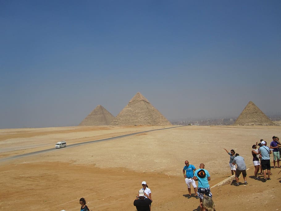 pyramids, egypt, desert, group of people, sky, men, land, real people HD wallpaper