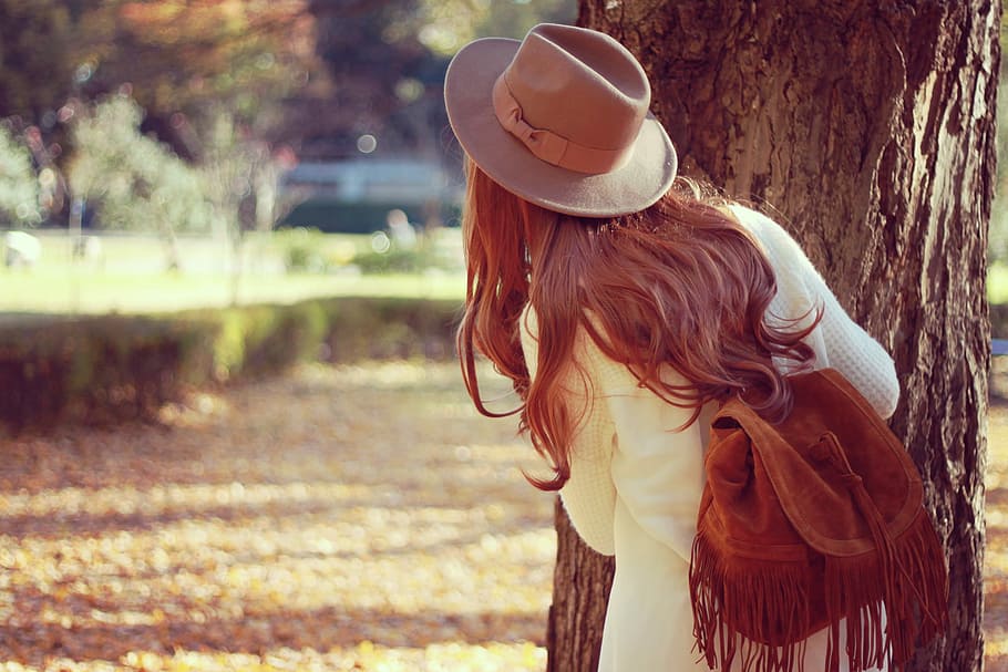 woman wearing fedora hat and white coat, women, outdoors, one Person HD wallpaper