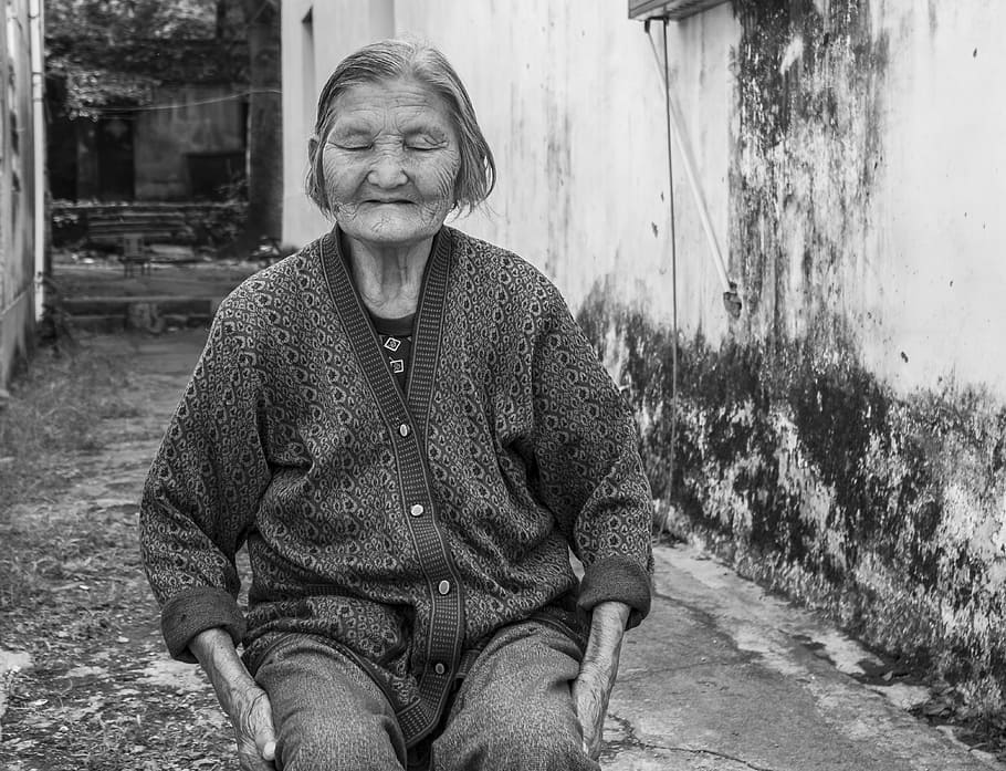 Pose, Old, Nice, portrait, only women, looking at camera, adults only HD wallpaper