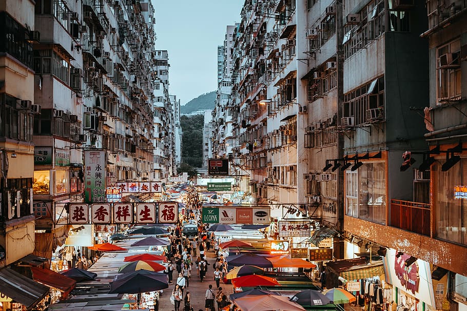 food stalls beside white high-rise buildings during daytime HD wallpaper