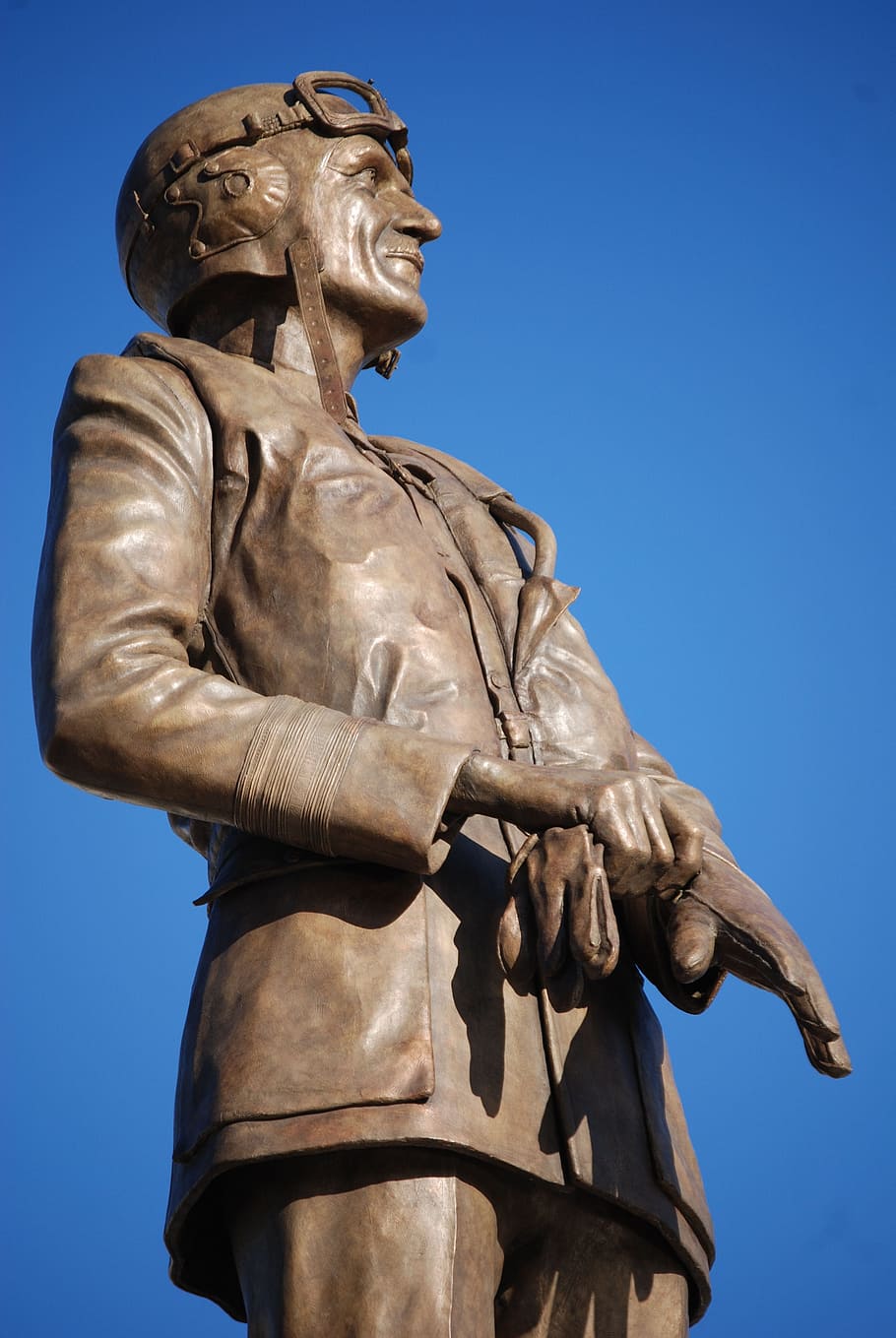 statue of man wearing gloves and helmet, monument, parks, keith HD wallpaper