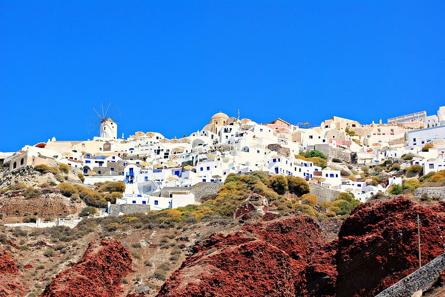 white painted houses under clear blue sky, ammoudi, beach, santorini, HD wallpaper