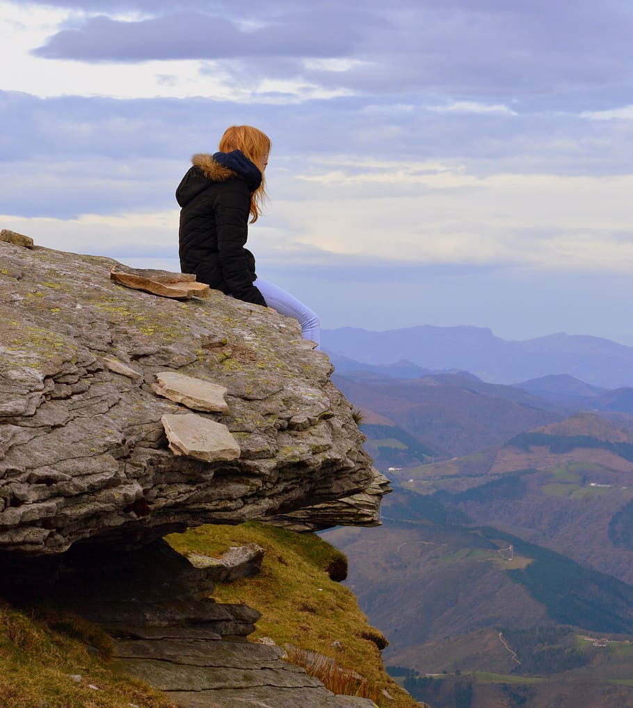 woman sitting on cliff, mountain, thinking, background, meditation HD wallpaper