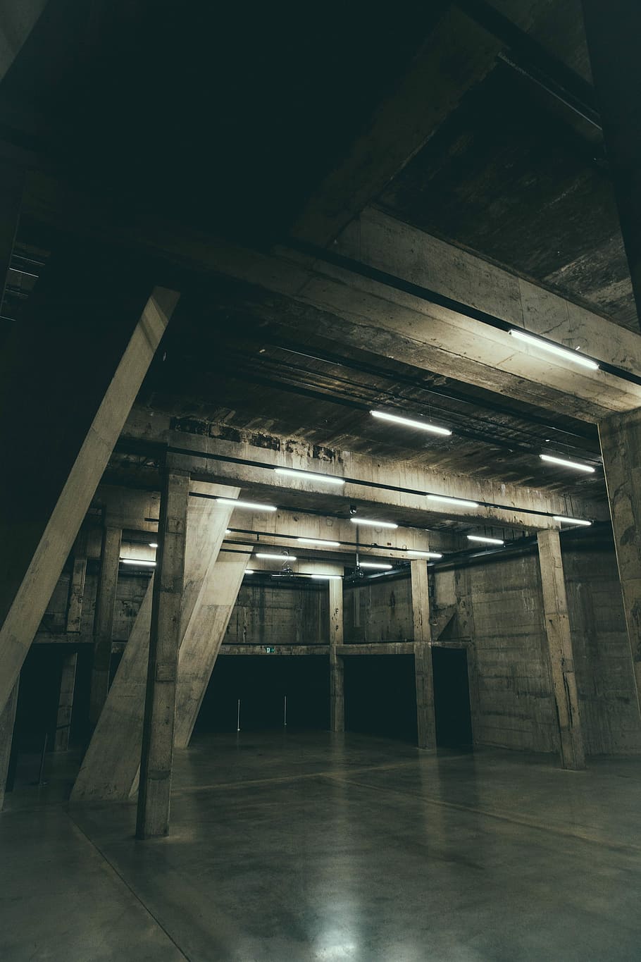 gray concrete structure photo, brown cement flooring, building HD wallpaper