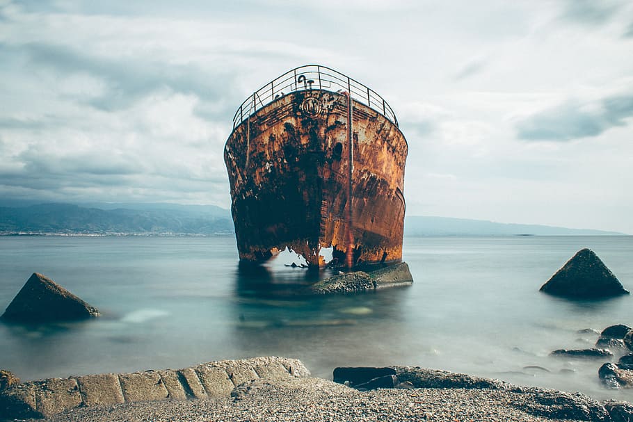 shipwreck near seashor, shrinking ship on seashore, The Sound of Silence HD wallpaper
