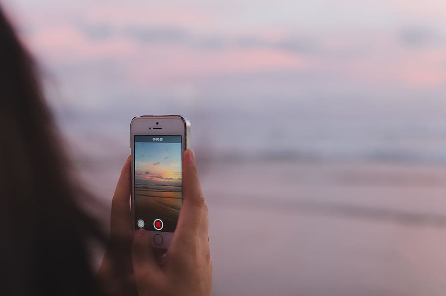 person taking a photo of of open sea and sunset, person taking picture of landscape HD wallpaper