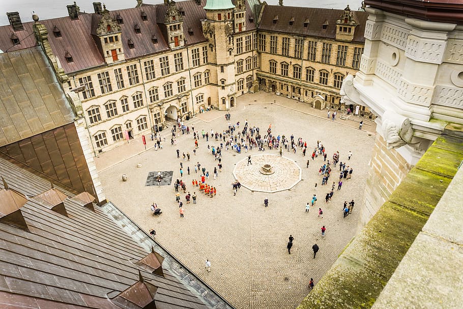 bird's eye view of groupe of people outside the mansion, aerial photography of building HD wallpaper