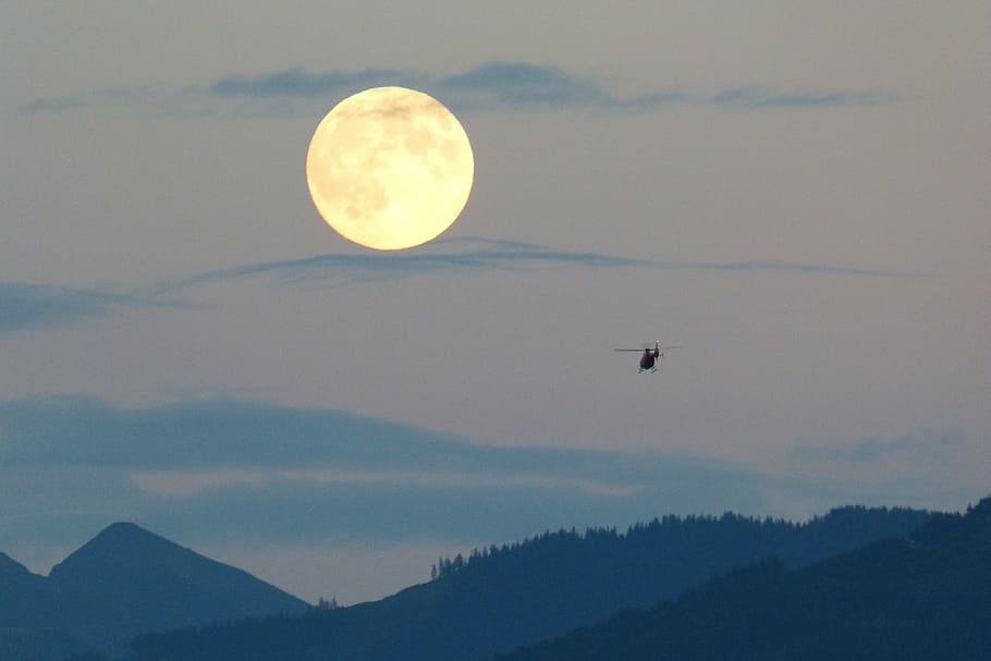 helicopter over the horizon, full moon, super moon, huge, cloud plume HD wallpaper