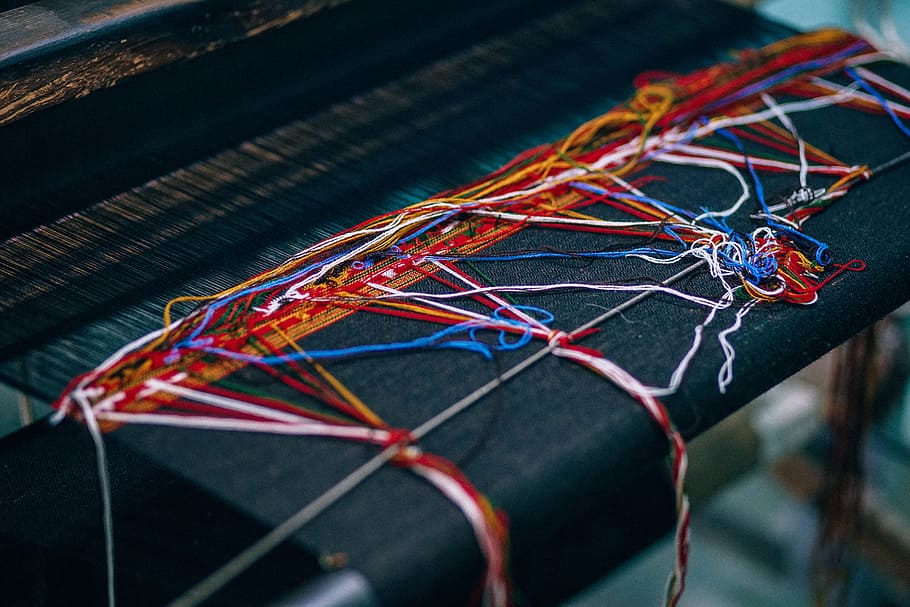 black weaving machine, black and multicolored fringe textile HD wallpaper
