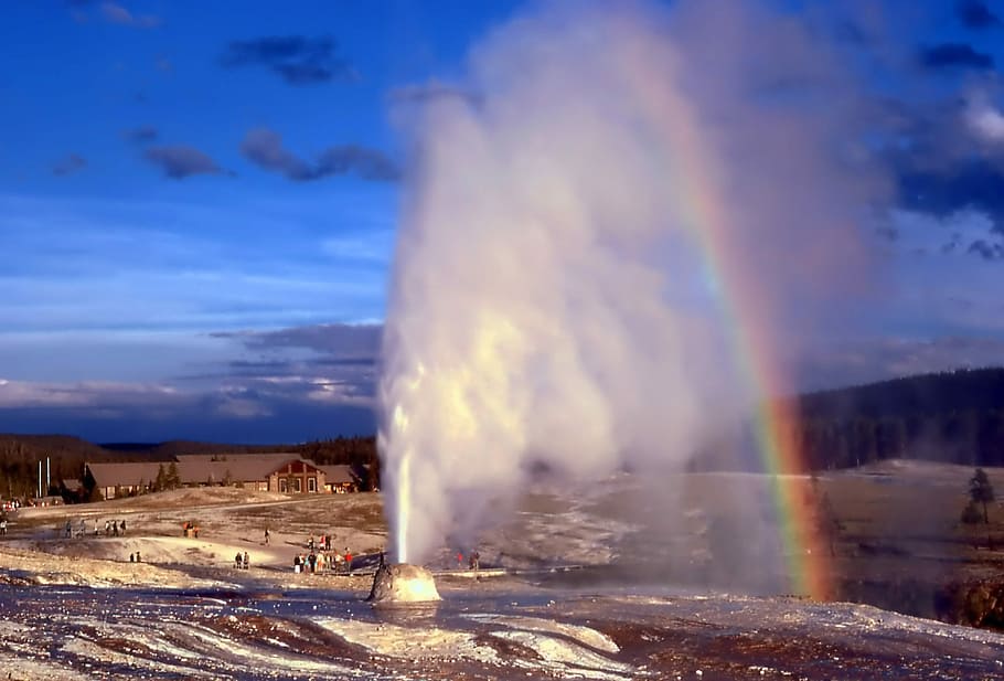 Rainbow over the Geyser in Yellowstone National Park, Wyoming, HD wallpaper