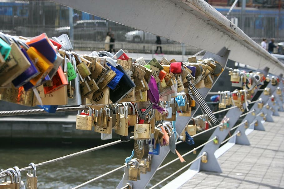 padlocks, love, melbourne, romance, romantic, safety, security HD wallpaper