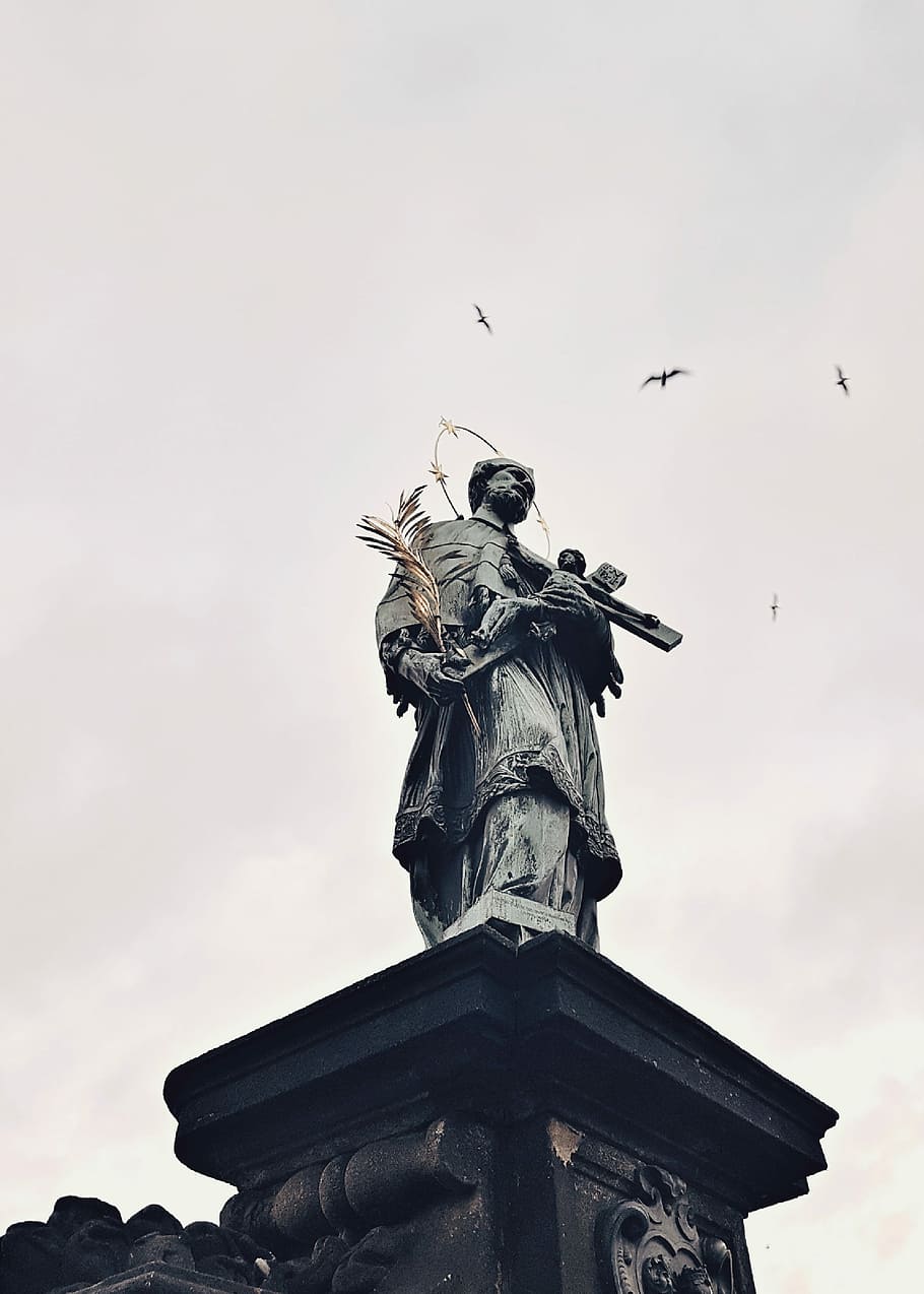 male concrete statue, monument, cross, jesus, bird, low angle view HD wallpaper