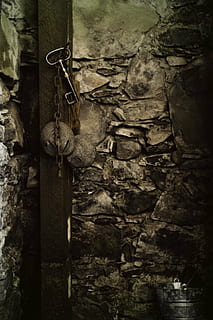 gray chain and skeleton key on gray wall, dungeon, basement HD wallpaper