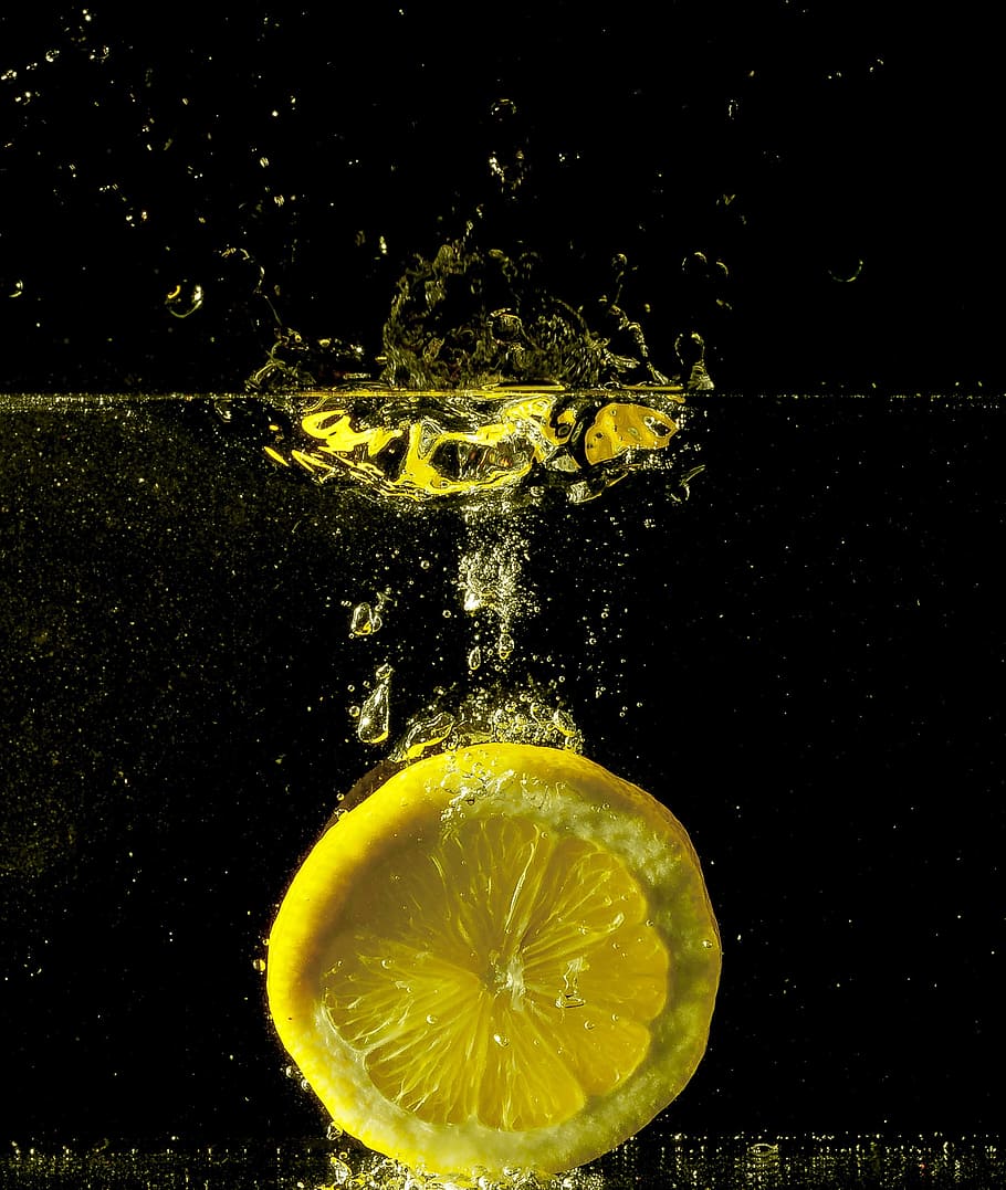 sliced lemon under the water, splash, drip, red, fruits, wet, HD wallpaper