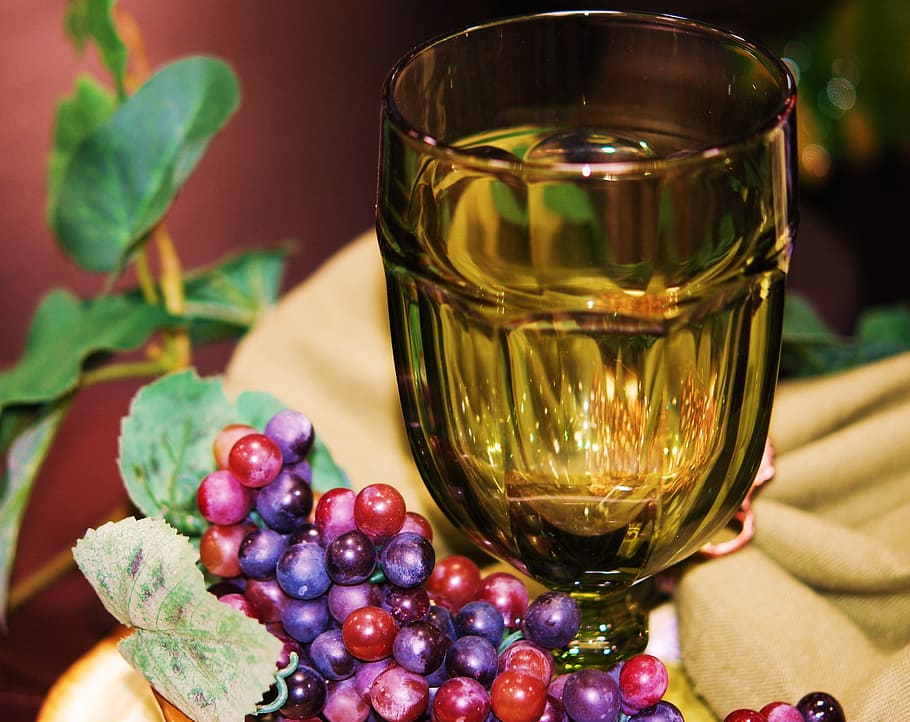 table scape, silk, floral, goblet, fake grapes, glass, decoration, HD wallpaper