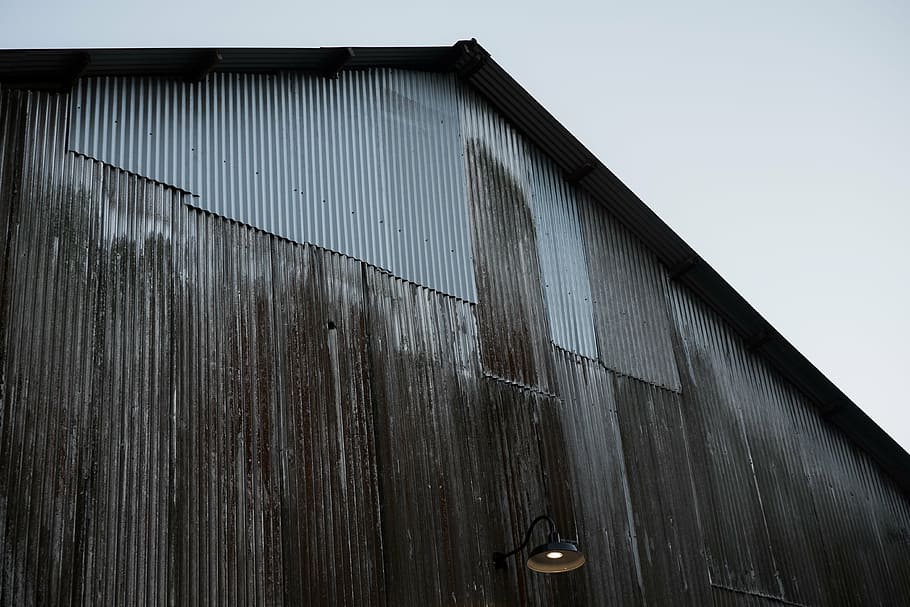 black barn house, lighting, lamp, rural, farm, wood - Material HD wallpaper