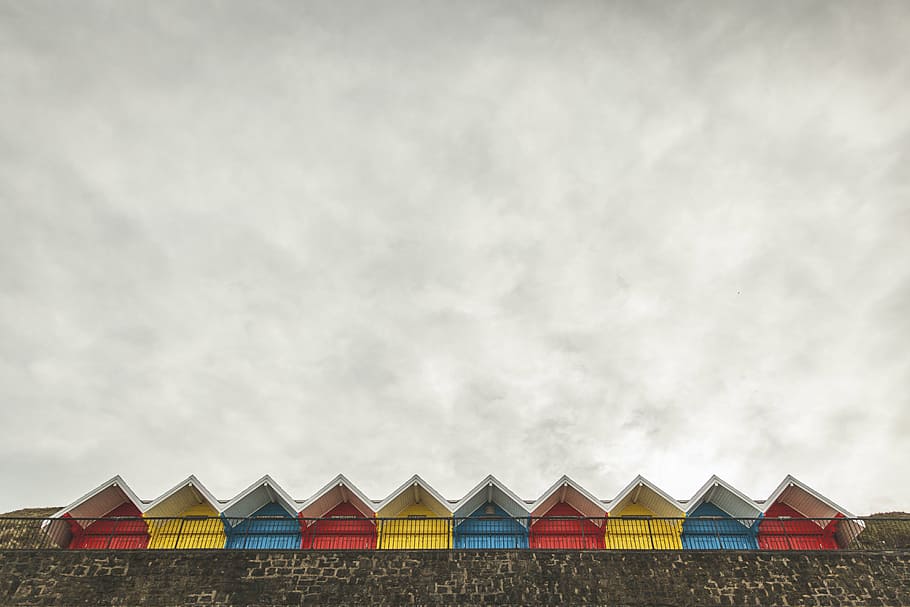 photography of assorted-color houses, apartment, pattern, roof HD wallpaper