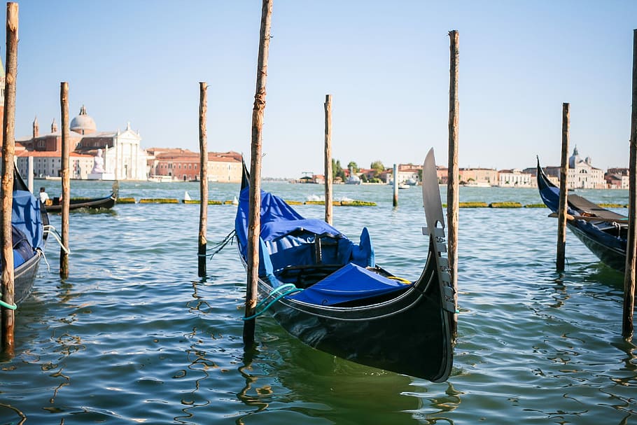 Venice Gondola, italy, sea, venice - Italy, canal, famous Place, HD wallpaper