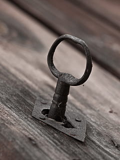 gray key stuck in keyhole, metal, rust, door, unlock, locked HD wallpaper