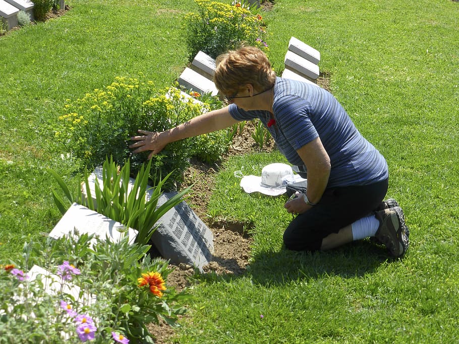 grave, grieving, cemetery, sadness, headstone, sorrow, dead HD wallpaper