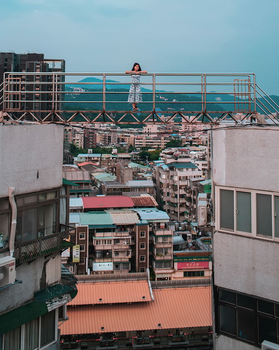 ZhiShan, woman standing on building bridge near mountain range HD wallpaper