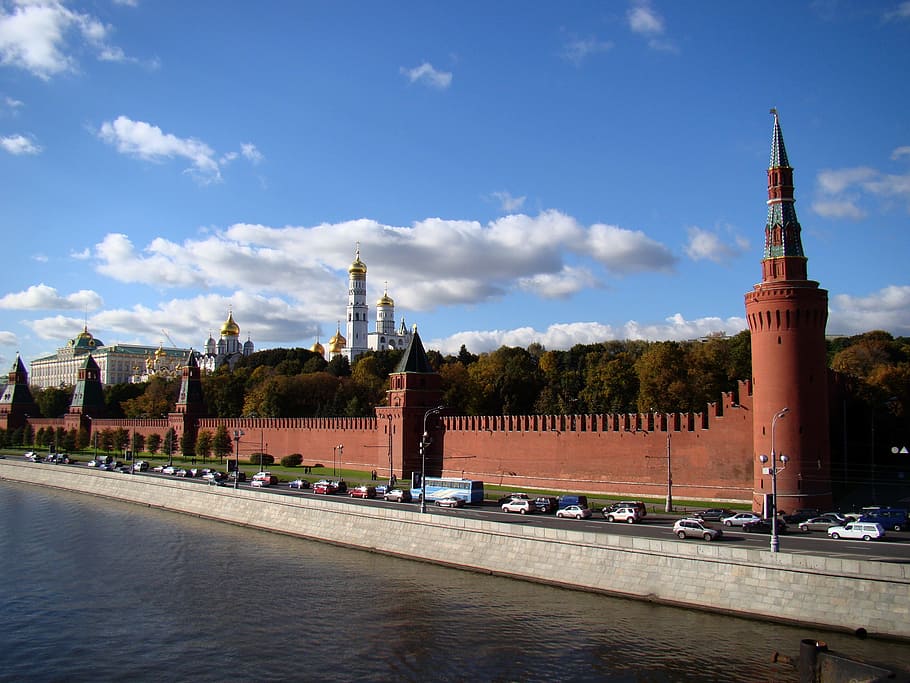 landscape photo of brown building near body of water, the kremlin, HD wallpaper