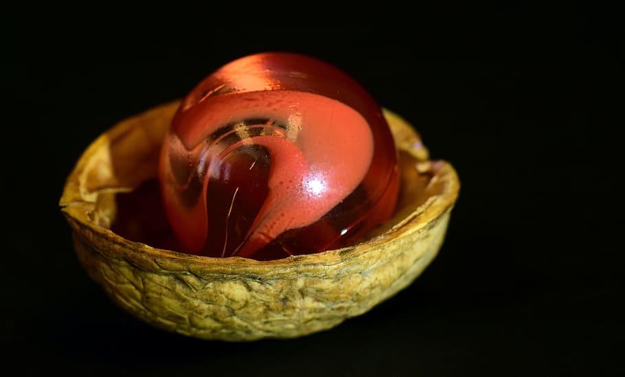 marble, nutshell, walnut shell, glass, wood, small, about, red HD wallpaper