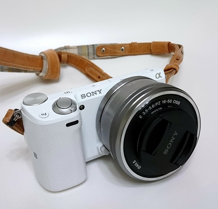white and silver Sony α DSLR camera, sony mirrorless, annex 5t