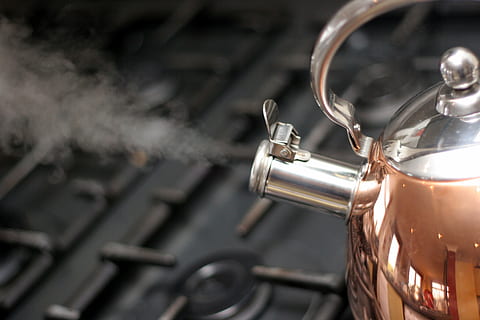 steam coming out of whistling kettle on stove, copper, boiling HD wallpaper