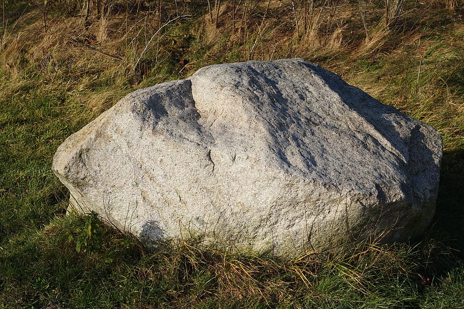 stone, foundling, individually, alone, grass, plant, rock, day HD wallpaper