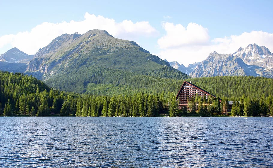 brown wooden house near calm body of water during daytime, vysoké tatry, HD wallpaper