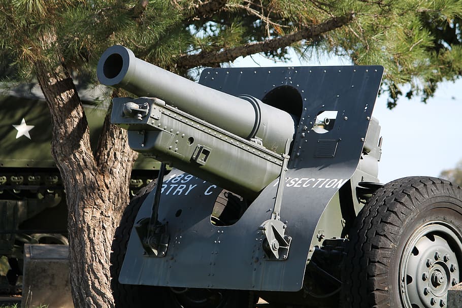 green and black canon near tree during daytime, howitzer, artillery HD wallpaper