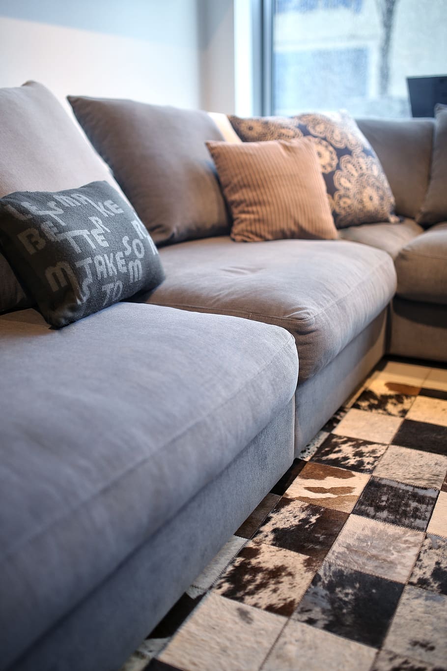 throw pillows on couch, leather carpet, interior, design, home HD wallpaper