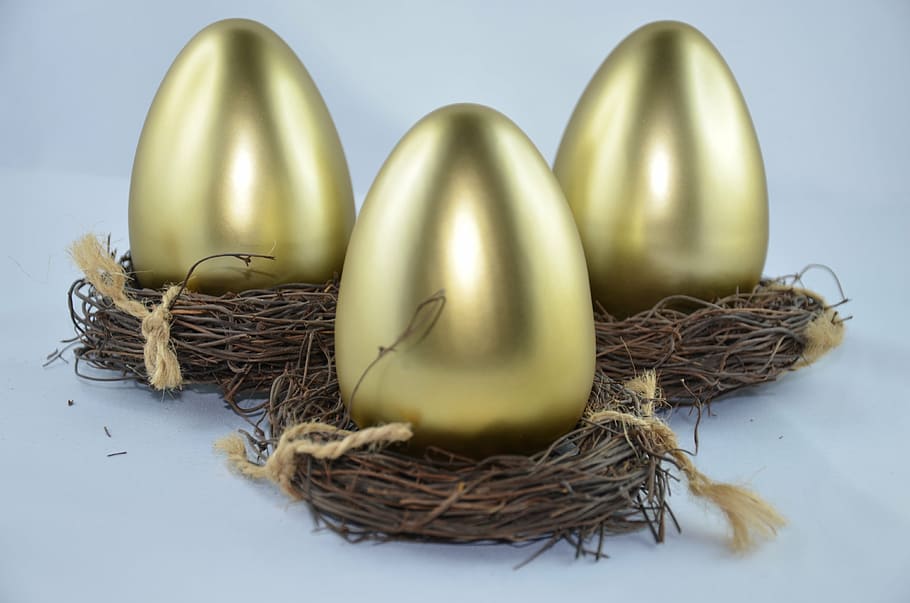 three gold decorative eggs, easter, nest, easter egg, shiny HD wallpaper