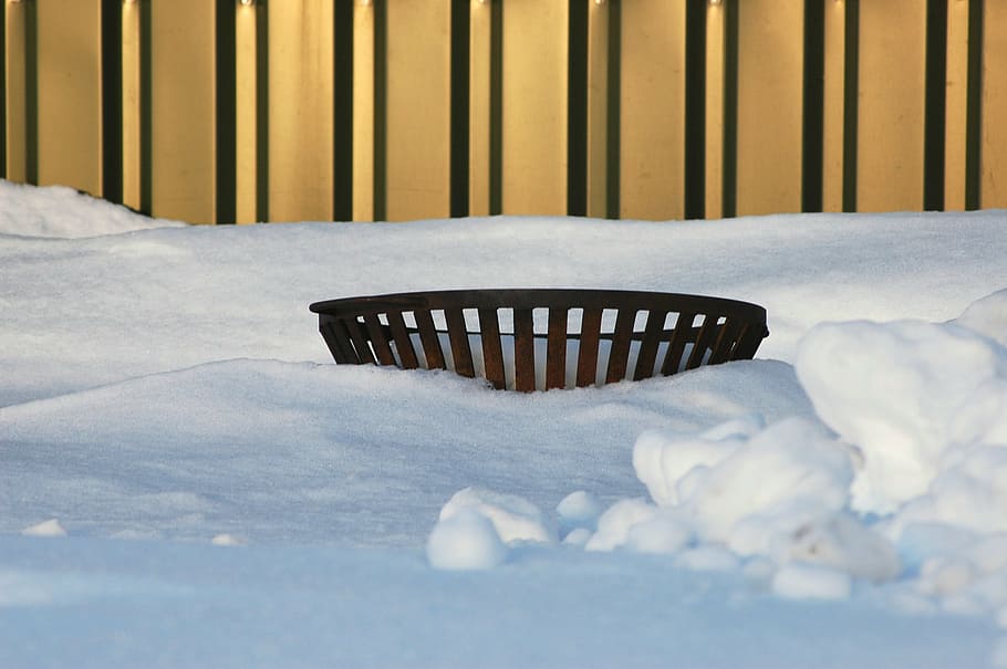 fire basket, absorbed, in the snow, auburn, snow white, brown HD wallpaper