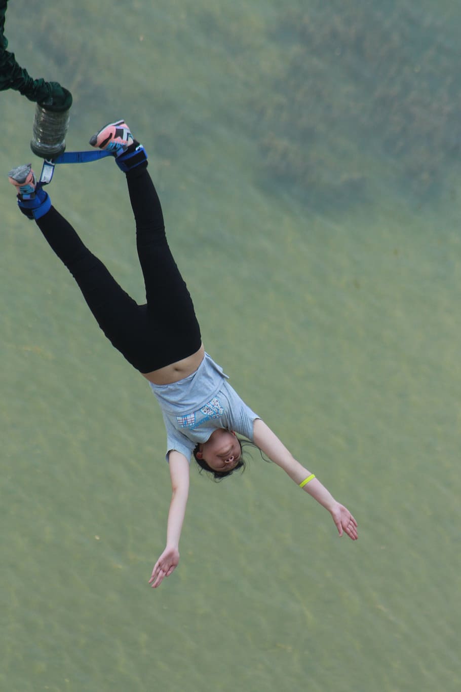 bungee jumping, brave, one person, lifestyles, leisure activity