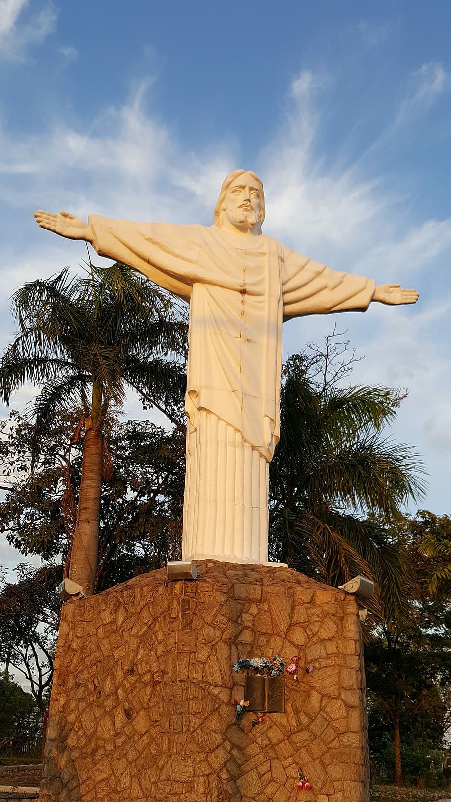 Adamantine, Jesus, Christ, statue, low angle view, tree, human representation HD wallpaper