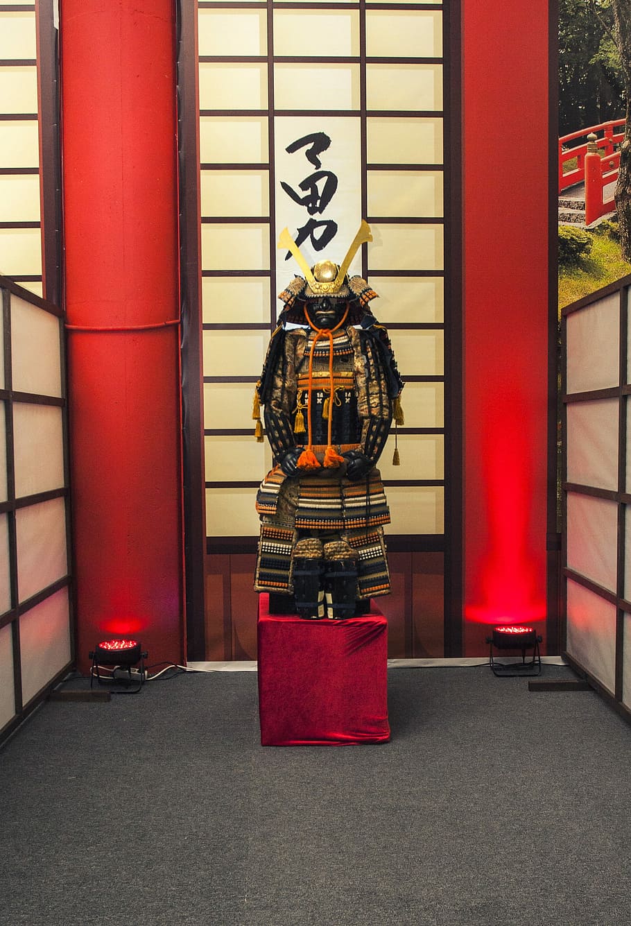 floor decor on gray carpet, Samurai, Armor, Warrior, Japan HD wallpaper