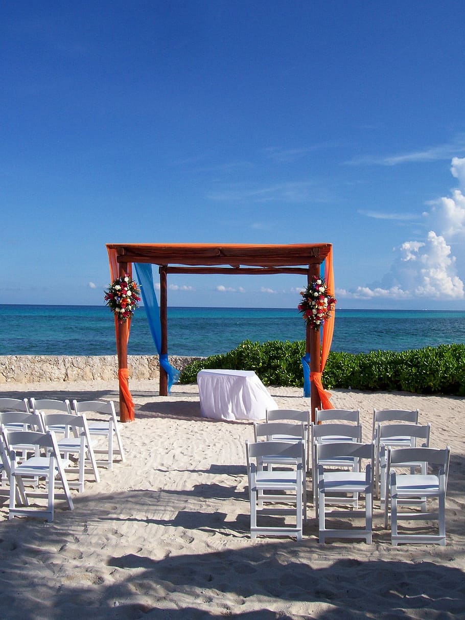 white wooden folding chairs in front of red gazebo, mexico HD wallpaper