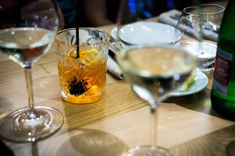 Martini with an orange, alcohol, drink, restaurant, drinking Glass HD wallpaper