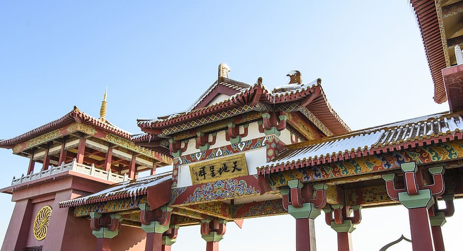low angle photography of temple gate with Kanji text, Chinese temple entrance HD wallpaper