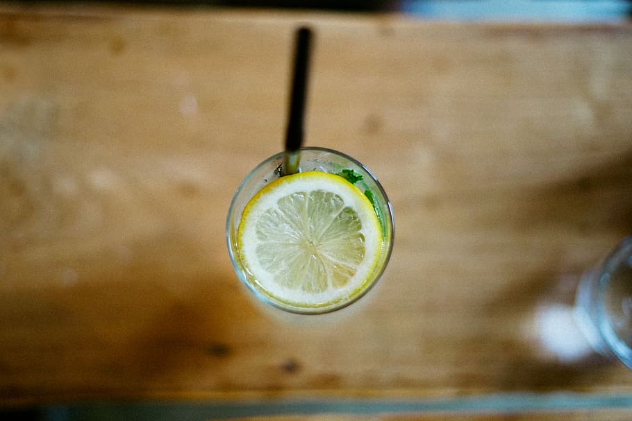 lemon in glass, slice of lemon in glass container, drink, lemon slice HD wallpaper
