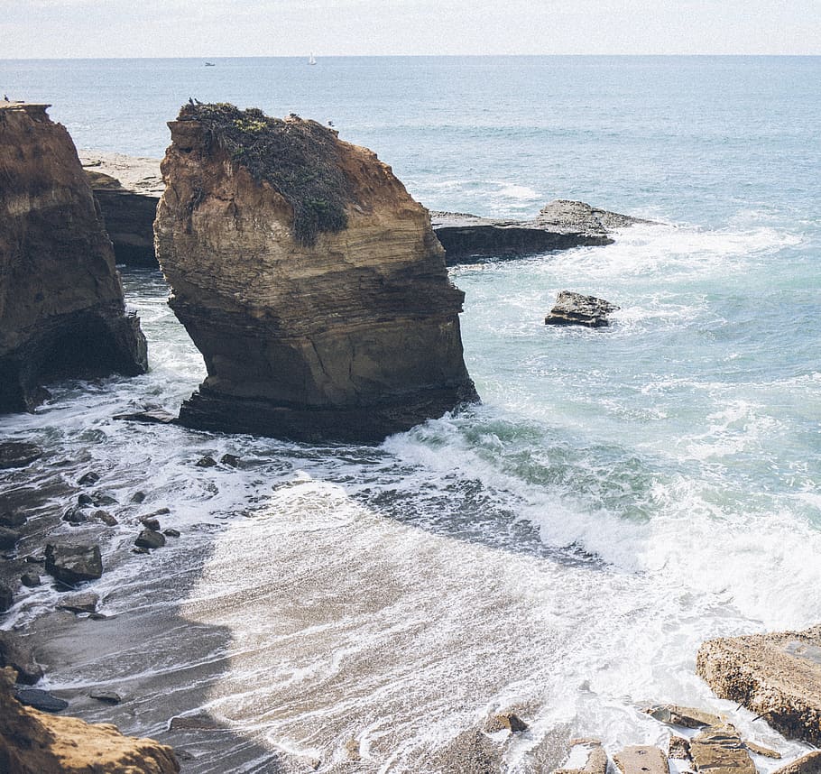 brown rock formation near cliff side overlooking sea, beach HD wallpaper