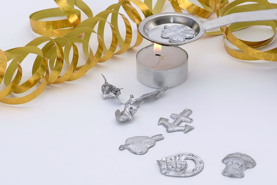 silver-colored accessories and tealight candle, Lead, Pouring