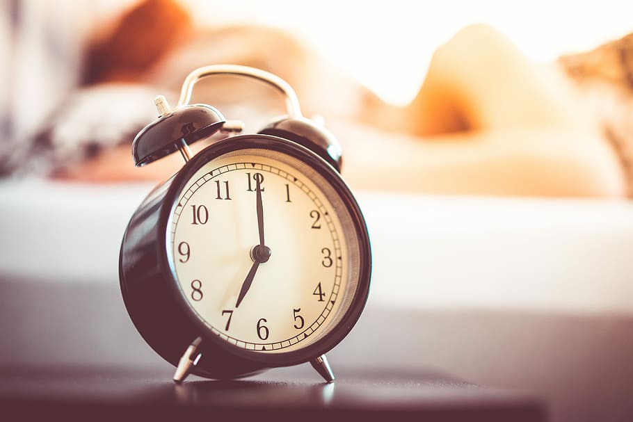 Vintage Alarm Clock and Sleeping Woman, bed, bedroom, deprivation, HD wallpaper